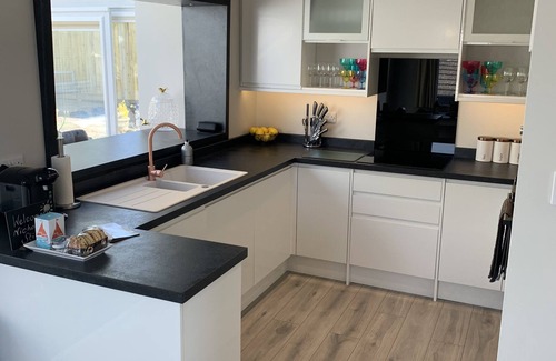 Brixham House | Stunning Seaside House Walk to Beach, Marina & Brixham Town, Devon. Dog Friendly