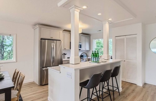 Portland Condo | Stunning Secluded 2BR Condo with View in St. Johns