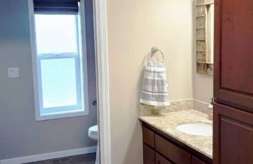 Baker City House | Stunning Skyline Suite! 50% off Quail Ridge Golfnn