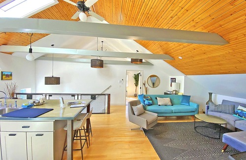 Belfast House | Stunning Space, Panoramic Bay Views, and a Private Beach!