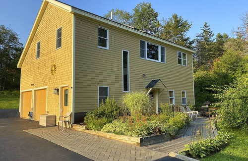 Belfast House | Stunning Space, Panoramic Bay Views, and a Private Beach!