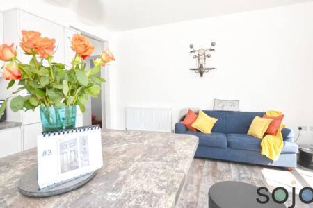 Lowestoft Apartment | Stunning split level apartment with roof terrace