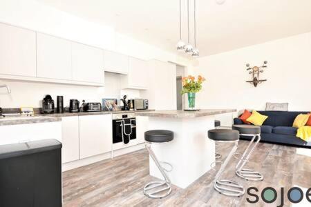 Lowestoft Apartment | Stunning split level apartment with roof terrace