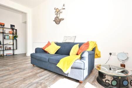 Lowestoft Apartment | Stunning split level apartment with roof terrace