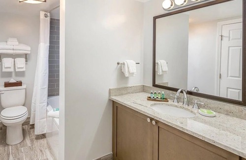 Yachting Village Condo | Stunning Sunset Views from Your 2BR Suite @ Wyndham Newport. Walk to Everything