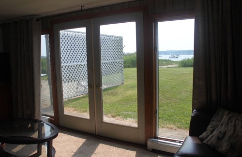 Charlestown House | Stunning Sunsets on Quonnie Waterfront- 2 Kayaks, Beach Pass & Backyard Clamming