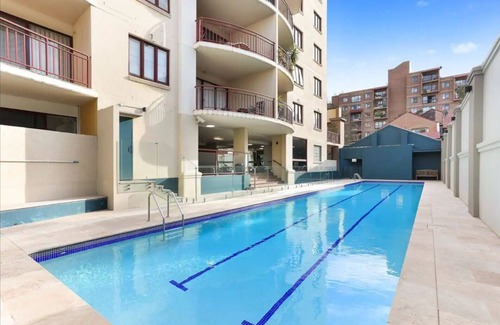Surry Hills Apartment | Stunning Surry Hills Studio with Pool, Sauna & Gym