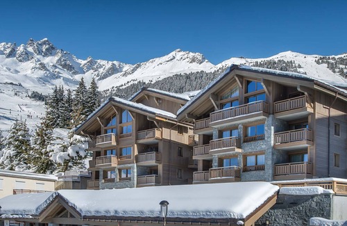 Courchevel Apartment | Stunning T5 Penthouse with Balconies in Courchevel, Includes Parking and WIFI