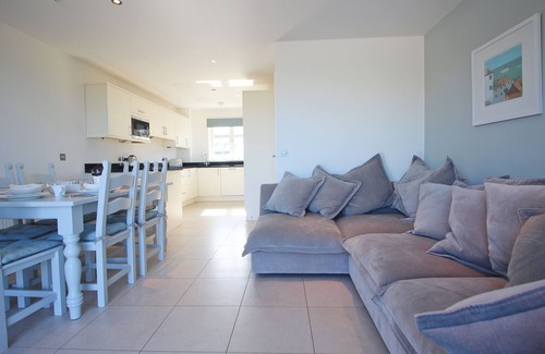 Treyarnon House | Stunning three-storey beach house overlooking the beautiful Treyarnon Bay.