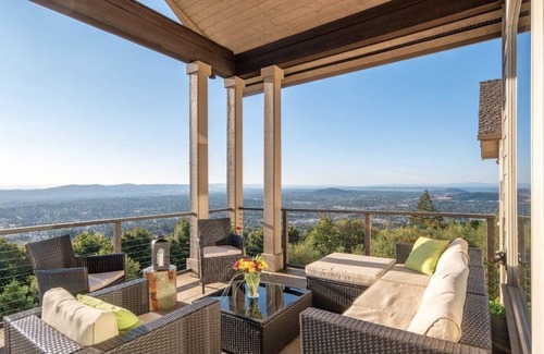 Happy Valley House | Stunning, uninterrupted and panoramic view of downtown Portland Metro area.