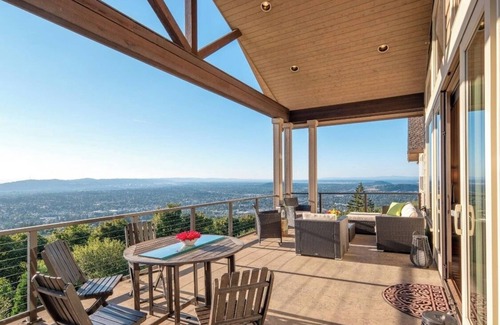 Happy Valley House | Stunning, uninterrupted and panoramic view of downtown Portland Metro area.