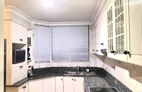 Manly Apartment | Stunning, uninterrupted views of beach & surf