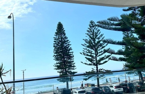 Manly Apartment | Stunning, uninterrupted views of beach & surf