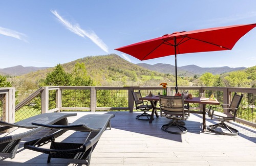 Weaverville House | Stunning View. Romantic Airstream, Sauna, Fire Table, Hot Tub, Cold Plunge