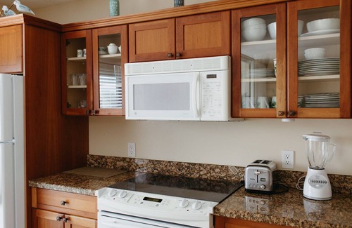 Marco Island Condo | STUNNING VIEWS!.1 Bed and 1 bath, sleeps 4 with Wifi in unit.