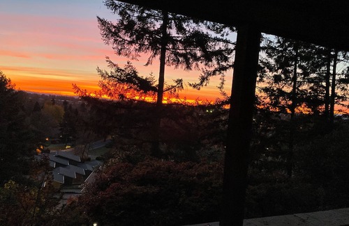 Central Oregon House | Stunning Views, 2 BR 1 BA Convenient to UO and Autzen