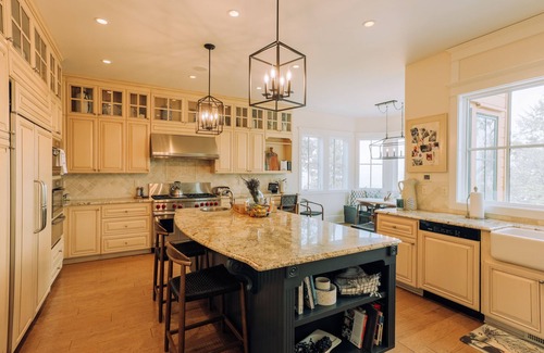 Klamath Falls House | Stunning views and minutes from Running Y Ranch Resort golf course!