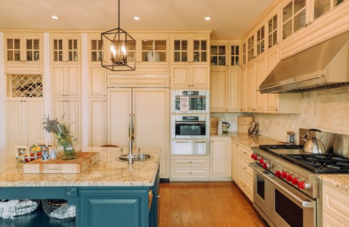 Klamath Falls House | Stunning views and minutes from Running Y Ranch Resort golf course!