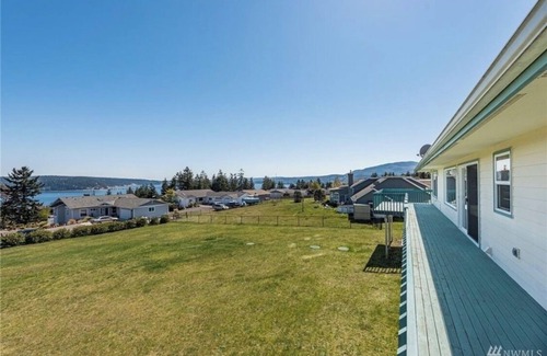 Diamond Point House | Stunning views, beach and hiking access, spacious