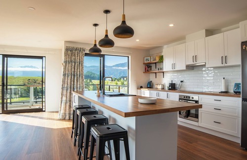 Kaikoura House | Stunning Views | Contemporary | Escape, Stunning Views | Contemporary | Ocean and Mountain Views