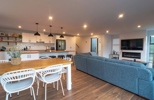Kaikoura House | Stunning Views | Contemporary | Escape, Stunning Views | Contemporary | Ocean and Mountain Views