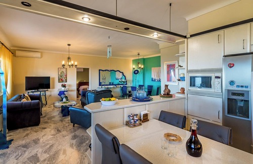 Polemarchi Apartment | Stunning Views Flat w. Pool, Near Iconic Beachesnn