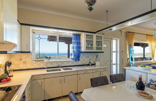 Polemarchi Apartment | Stunning Views Flat w. Pool, Near Iconic Beachesnn