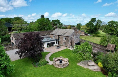 Penrith House | Stunning views & tonnes of space minutes from the Lake District