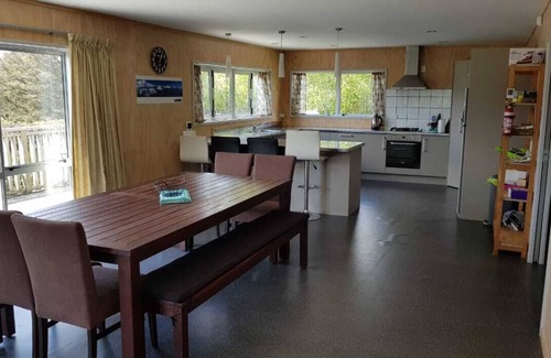 Ohakune House | Stunning Views, Warm, Central & Quiet Little HillnBiking, Skiing, Tramping +more