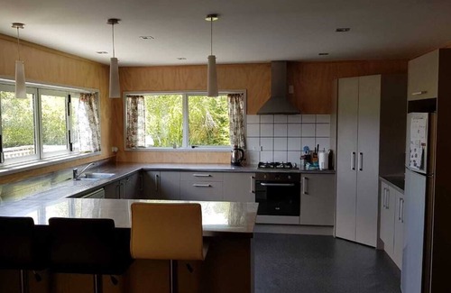 Ohakune House | Stunning Views, Warm, Central & Quiet Little HillnBiking, Skiing, Tramping +more
