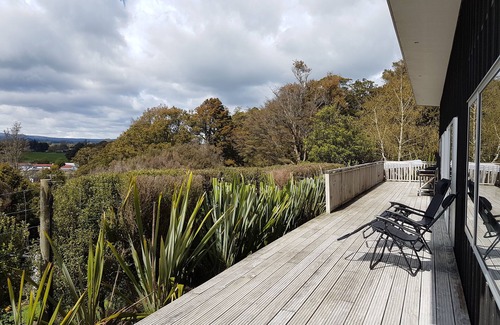 Ohakune House | Stunning Views, Warm, Central & Quiet Little HillnBiking, Skiing, Tramping +more