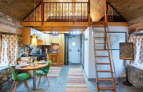 Invermoriston House | Stunning villa for 2 people with WIFI and parking
