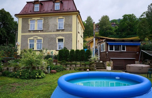 Desna Villa | Stunning villa for 4 guests with WIFI, pool and TV