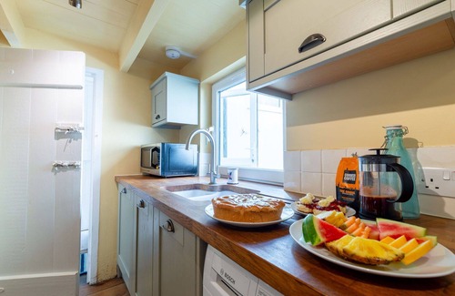 Gorran Haven House | Stunning villa for 6 people with WIFI, TV, patio and parking