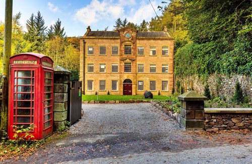 Macclesfield House | Stunning villa for 19 guests with hot tub, WIFI, private pool and terrace