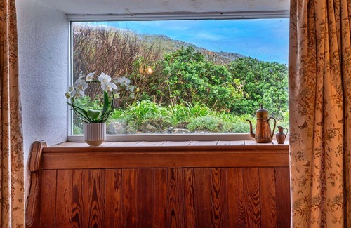 Sennen Cove House | Stunning villa for 4 people with WIFI and parking