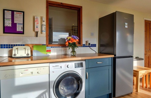 Sennen House | Stunning villa for 6 guests with WIFI, pets allowed and parking