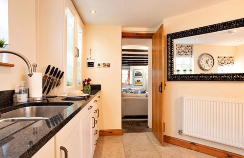 Casterton House | Stunning villa for 8 guests with WIFI and TV