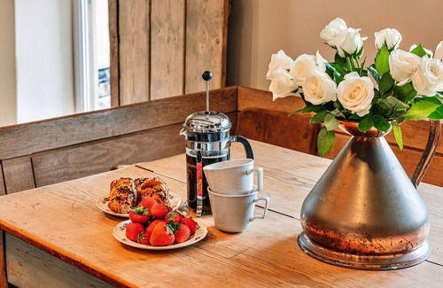 Monmouth House | Stunning villa for 8 guests with hot tub, WIFI, terrace and pets allowed