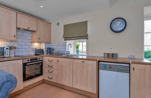 Kelso House | Stunning villa for 2 people with WIFI, pets allowed and parking