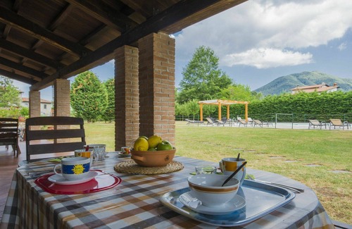 Camporgiano Villa | Stunning villa for 8 people with WIFI, private pool, TV and pets allowed