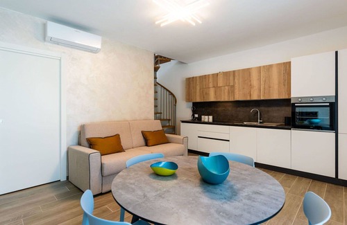 Villanova d'Albenga House | Stunning villa for 4 guests with WIFI, A/C, TV, patio and pets allowed