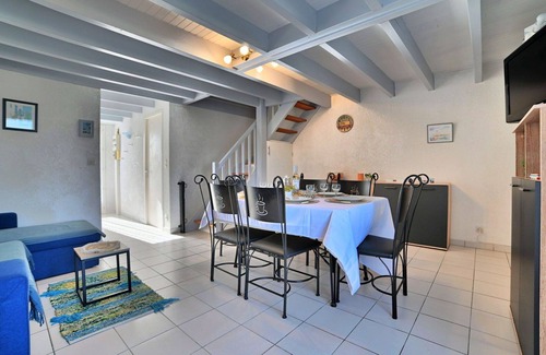La Remigeasse House | Stunning villa for 5 guests with WIFI, TV, terrace and pets allowed