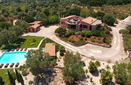 Ostuni Villa | Stunning Villa & Trullo in Ostuni. Amazing Roof Terrace/Heated Pool/Aircon/WiFi