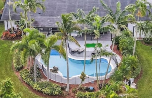 Richmond West House | Stunning Villa with private pool on Tropical half acre of Paradise