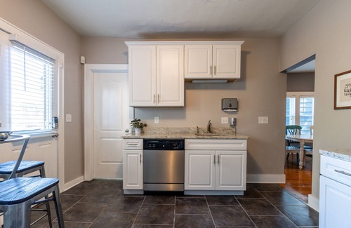 Lower East Side House | Stunning Vintage/Modern Brady St Home! Very Walkable, Deck, Fire Pit, Great Find