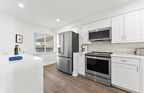 Bradenton Condo | Stunning Waterfront 2-bedroom condo with AC, WiFi on the Riverwalk in Bradenton