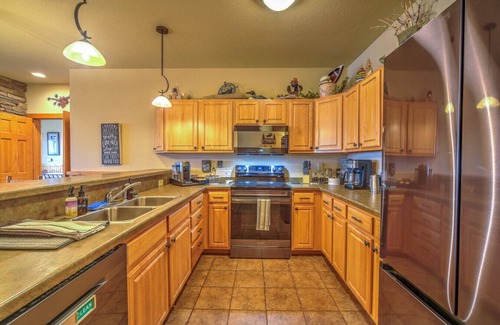 Two Harbors Apartment | Stunning Waterfront Condo- Pool/Hot Tub/Sauna (3BR 3Bath)