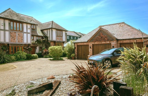 Eastbourne House | Stunning waterside six-bed house with water views, gardens and private jetty