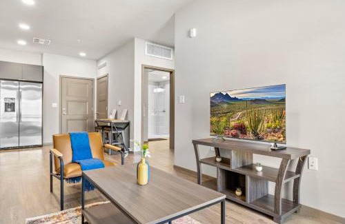 Glendale Sports and Entertainment District Apartment | Stunning Westgate CozySuites by stadium with pool 5